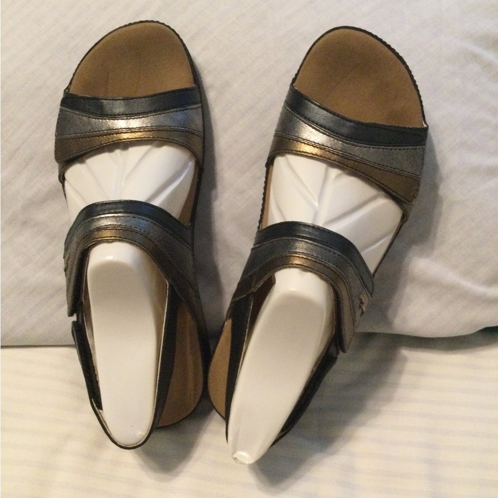NWOT Romika Fidschi 05 sandal, size EU 40